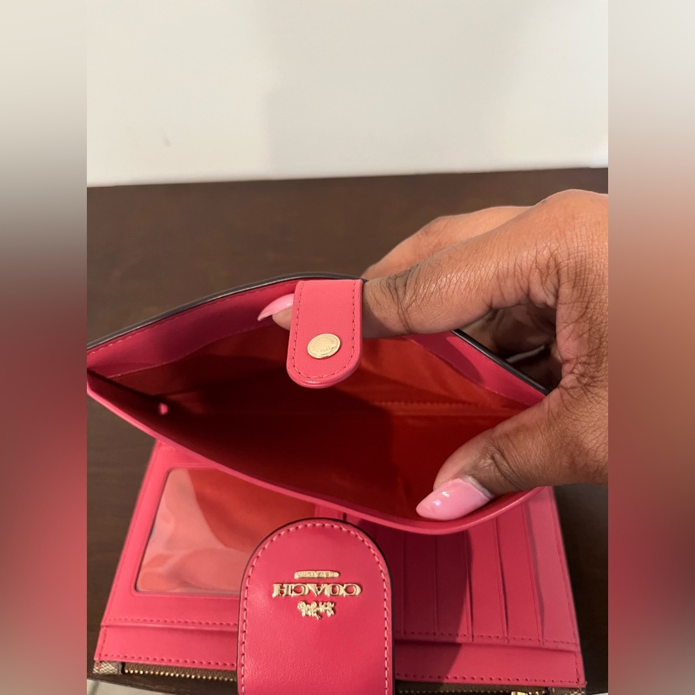 π Authentic Coach Phone Wallet π - Picture 5 of 7